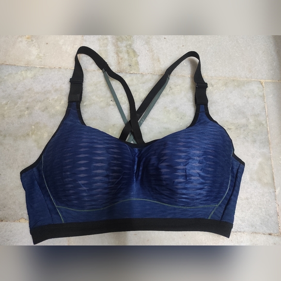 Victoria Sport Incredible Sports Bra - Picture 8 of 15
